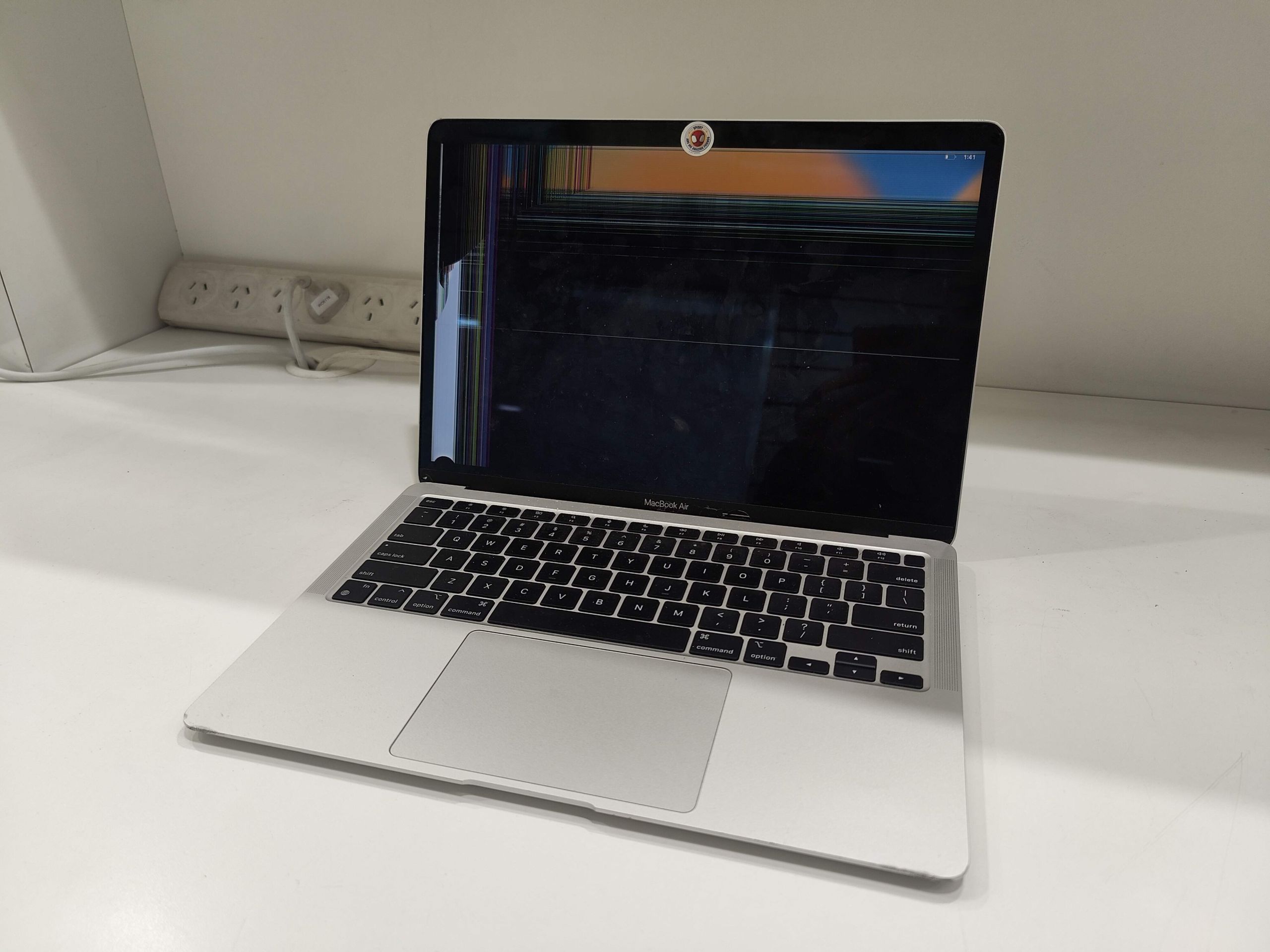 Apple MacBook Air 13-inch laptop cracked screen Apple MacBook Air 13-inch laptop cracked screen