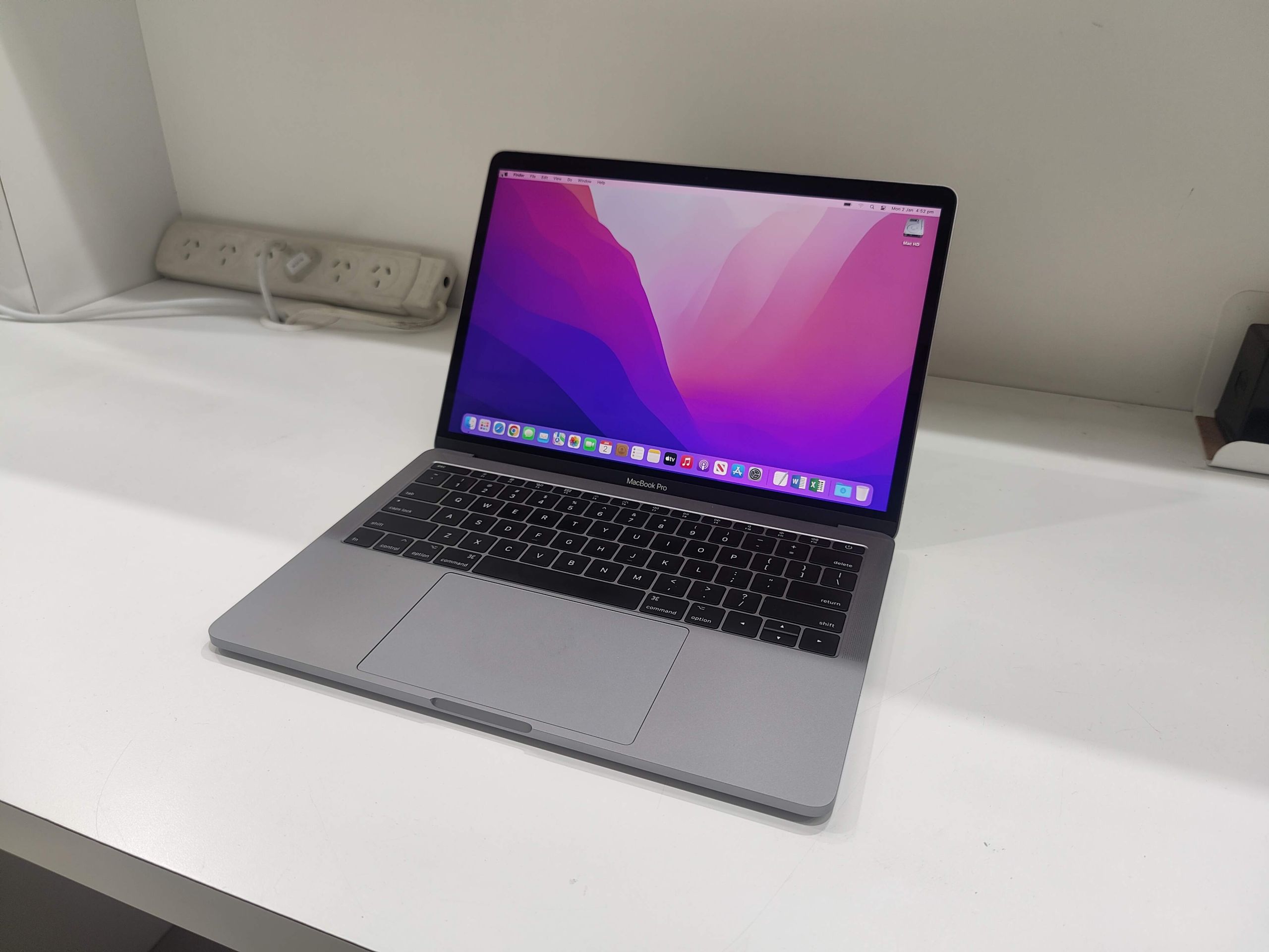 Apple MacBook Pro 13 inch resolved flickering screen.jpg Apple MacBook Pro 13 inch resolved flickering screen.jpg