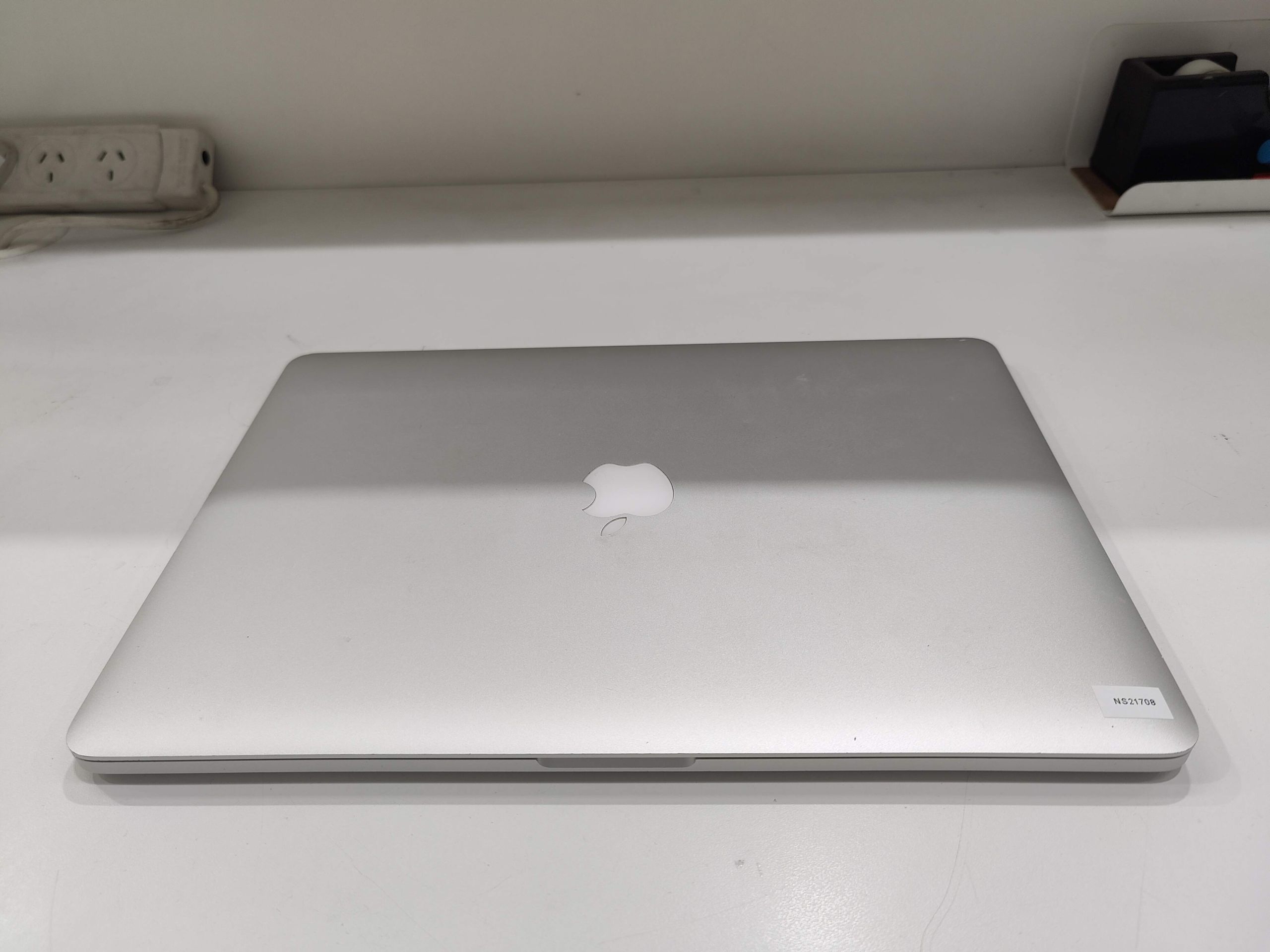 IMG20230718112240 Closed-Apple-MacBook-Pro