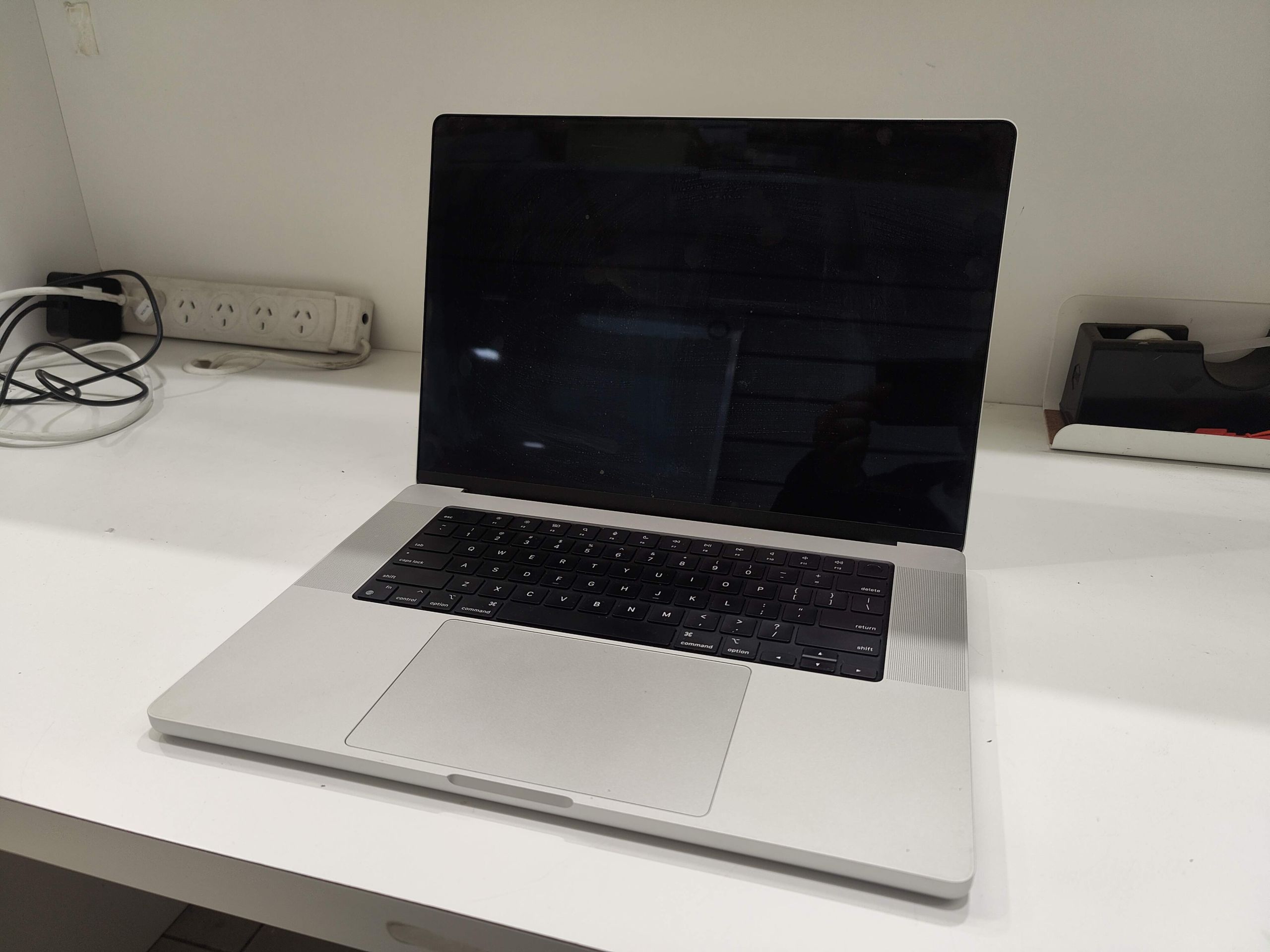 macbook-16-external-B