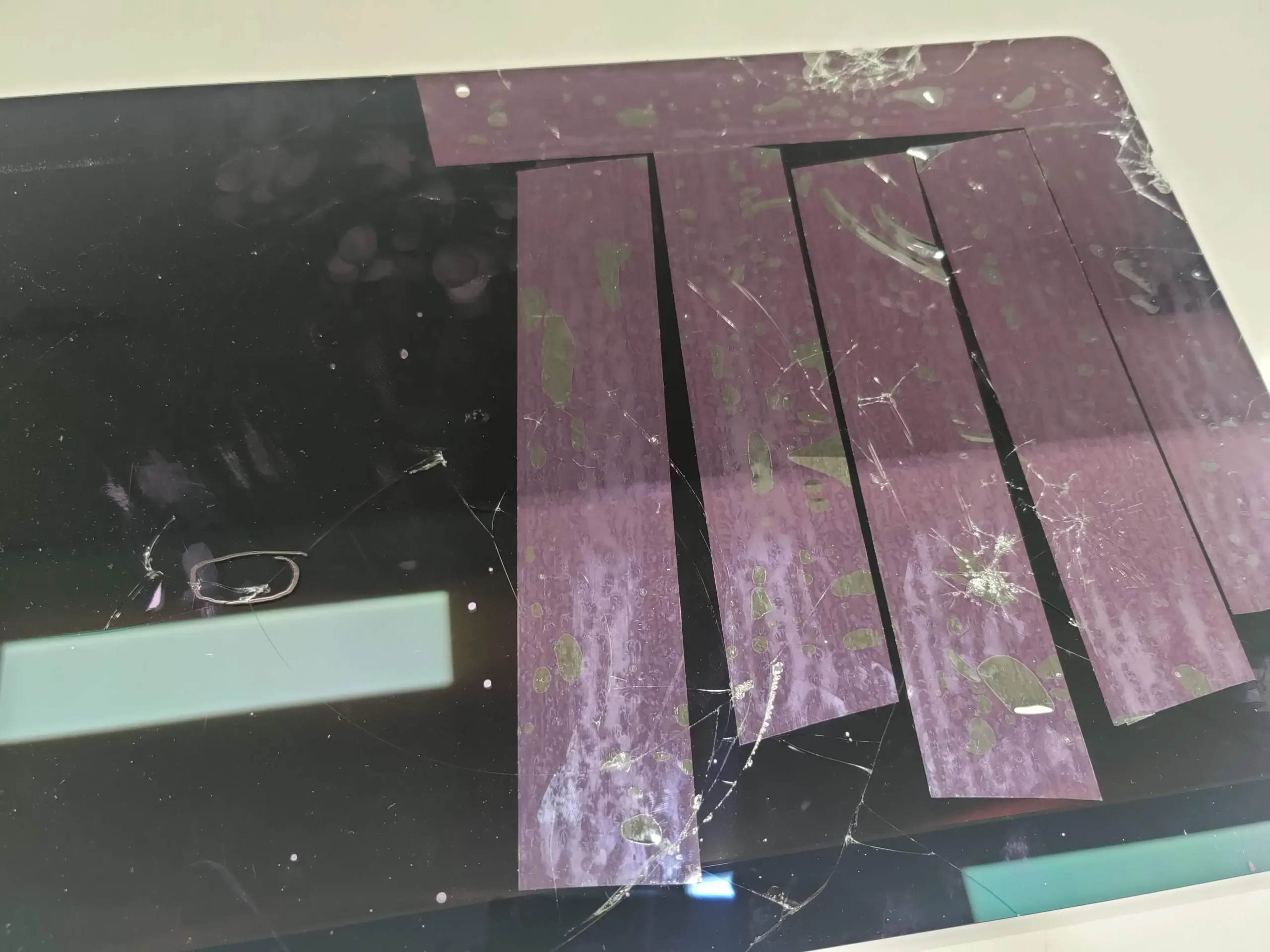 Apple iMac A1418 broken screen Apple iMac A1418 broken screen