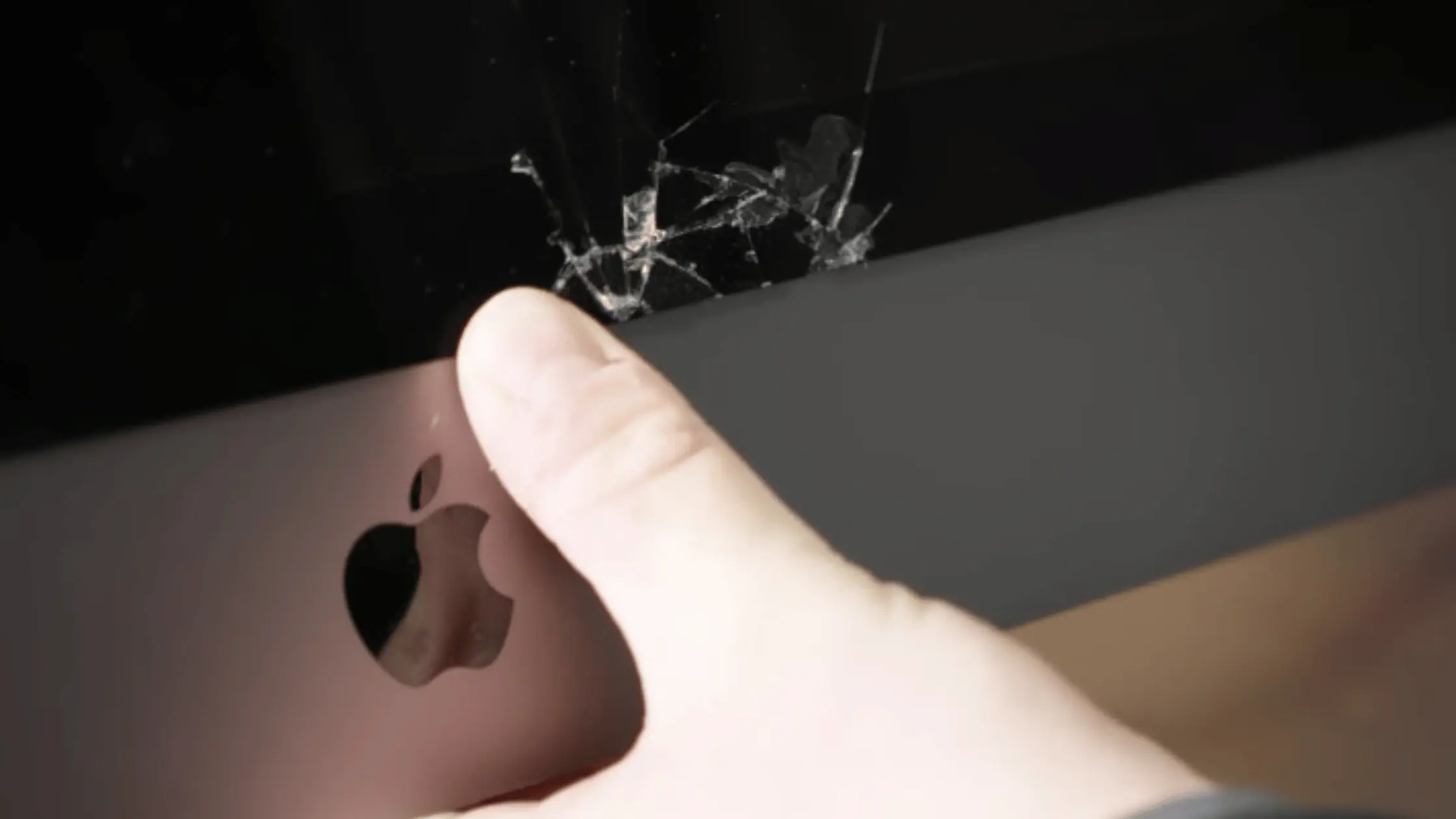 Apple iMac 21.5" 2015 broken screen